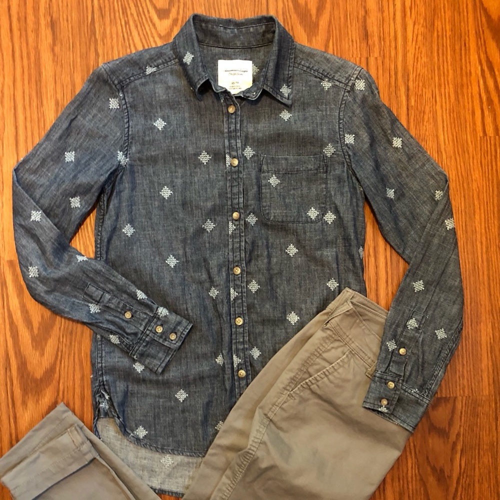 3 for $30📣 AE Embroidered Jean Shirt